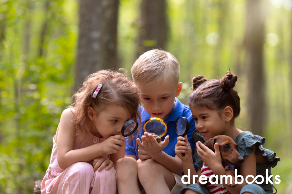 Descobre 10 atividades criativas e divertidas para fazeres com as crianças nas férias. Desde oficinas de arte à caça ao tesouro, inspira-te e garante momentos inesquecíveis em família!